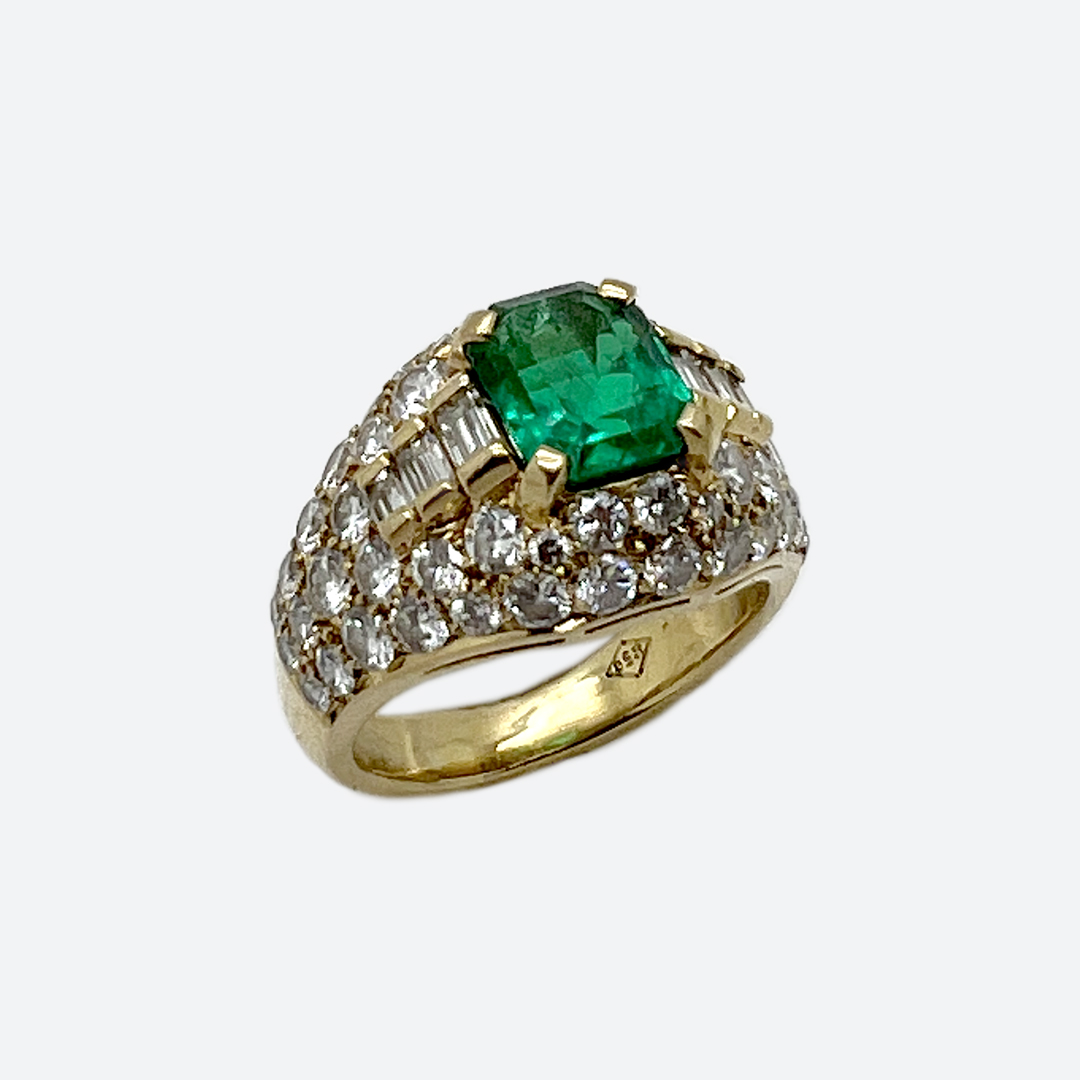 Trombino emerald ring signed Bulgari