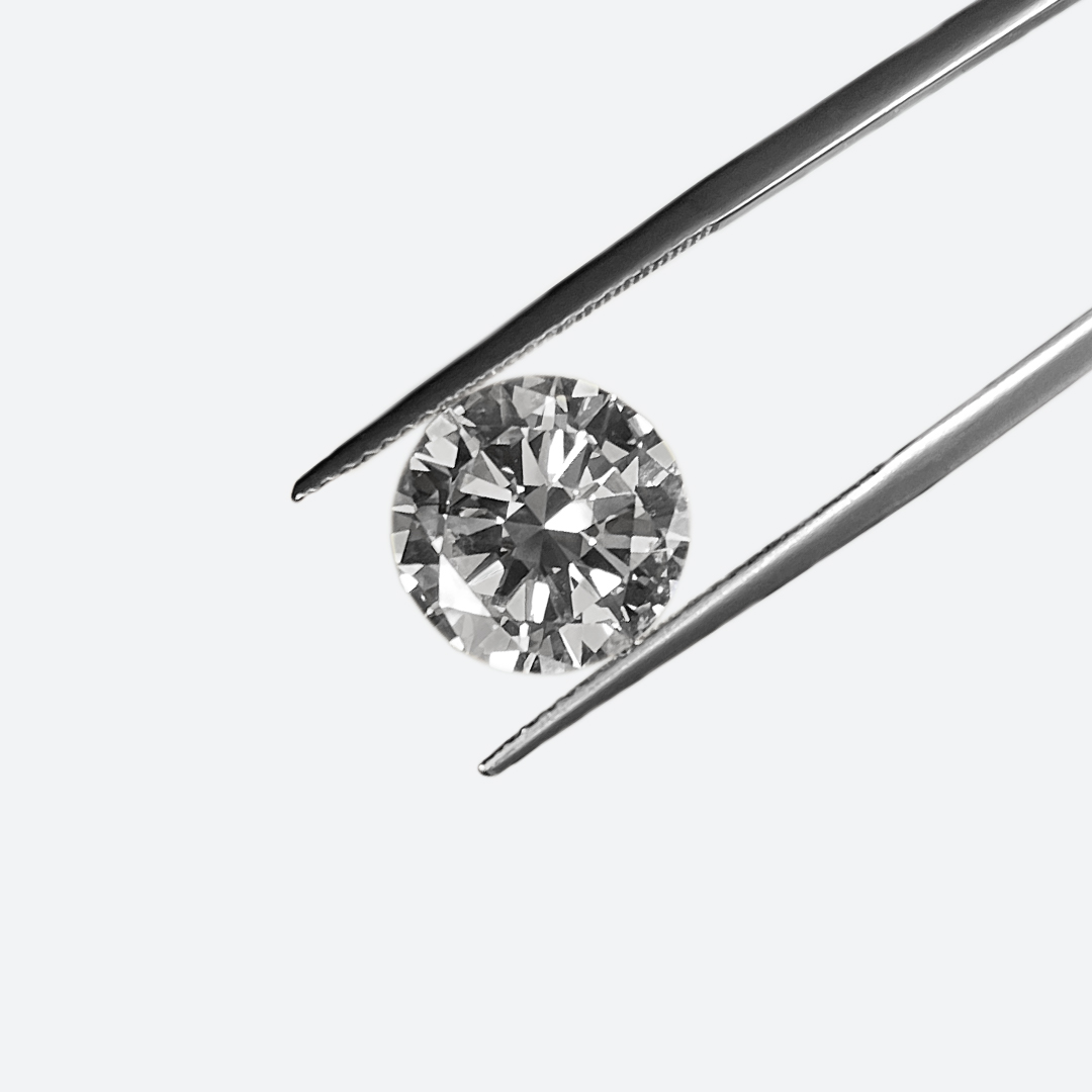 Unset round cut diamond