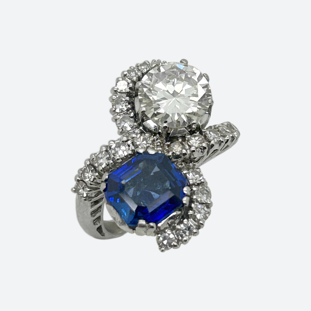 Vintage sapphire contrarié ring